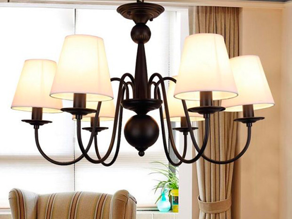 Lampadario-in-ferro-battuto-Reggio-Emilia
