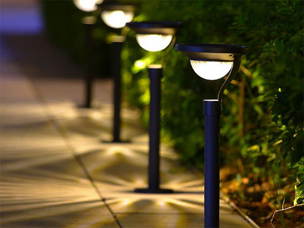 Vendita-pali-luci-per-cortile-reggio-emilia